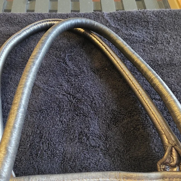 Tory Burch Metallic Silver Shoulder Bag Perfect Condition In/Out - Picture 3 of 7